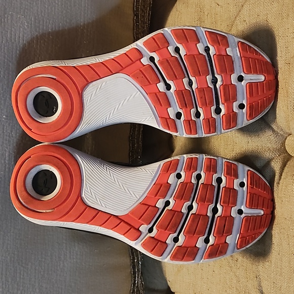 Under Armor gray slip-on run strong size 5 kids sneaker - Picture 6 of 6